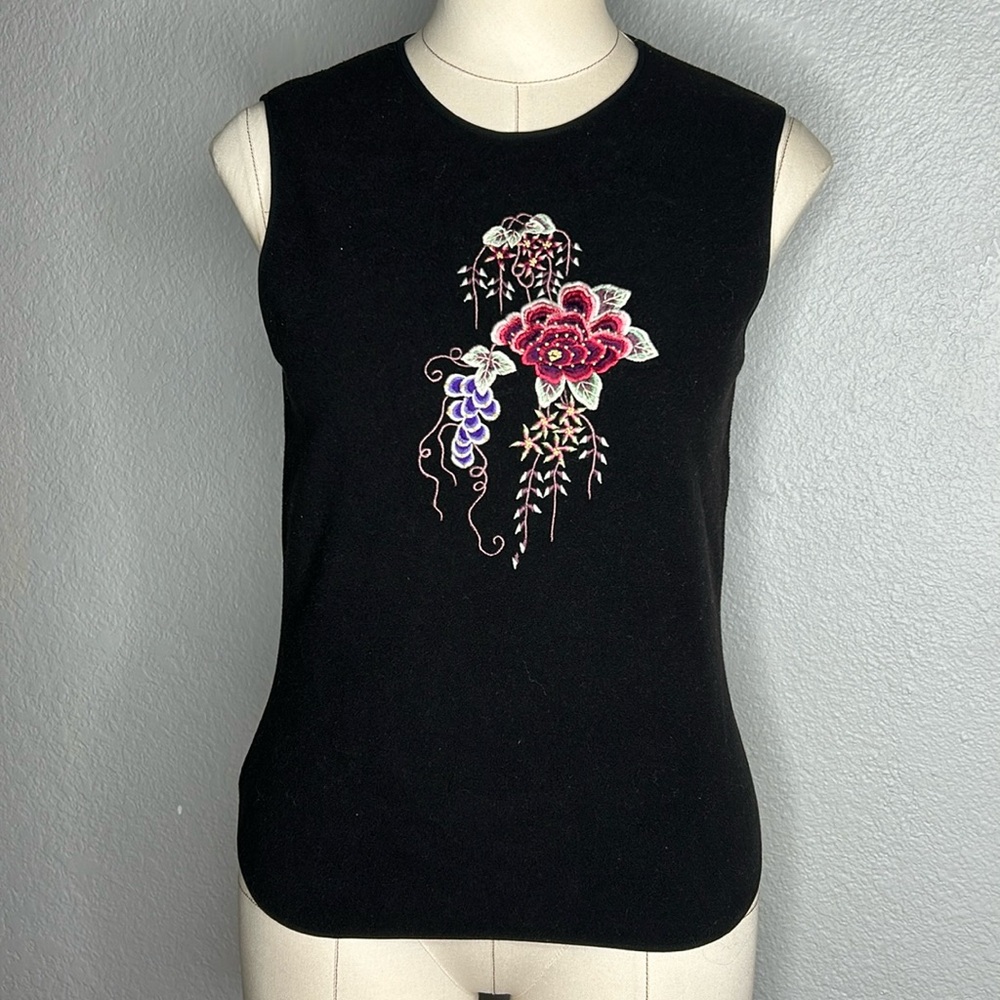 Vtg Vivienne Tam floral embroidered polyester top